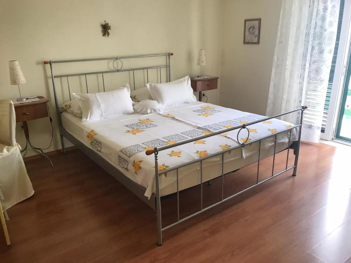 Apartmani Katarina Bol Esterno foto